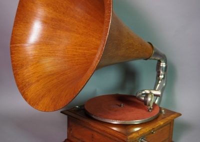 1909 His Masters Voice HMV Junior Monarch Gramophone - 3ac387fd 43ca 4475 b2ee 54479250b7f3 2